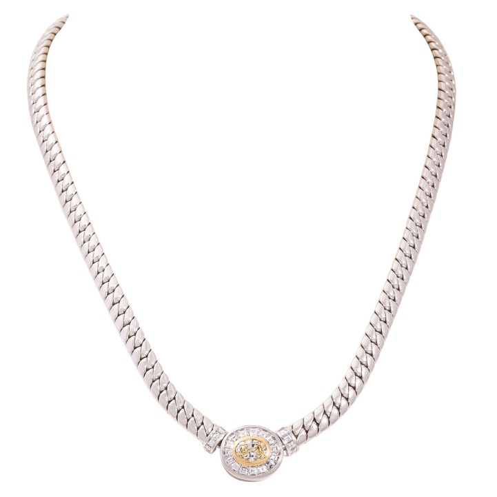 Collier mit 1 mittig gefassten fancy light gelben Diamant,  
