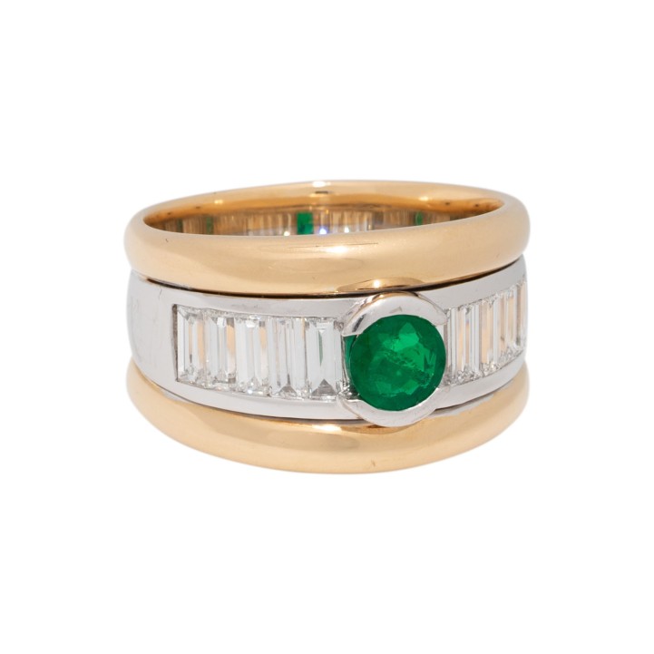 Ring mit Smaragd und Diamantbaguettes 
