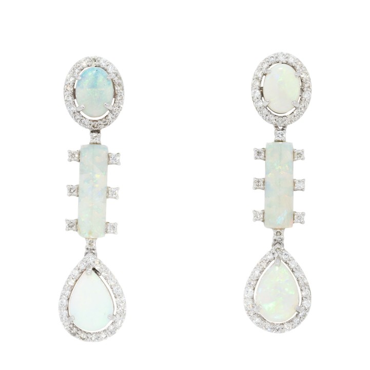 Ohrhänger mit feinen Opalen zus. 3,16 ct. und Brillanten zus. 1,52 ct.  