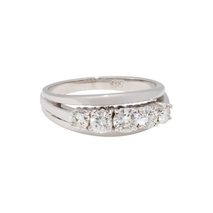 Ring mit 5 Brillanten von zus. ca. 0,7 ct, 