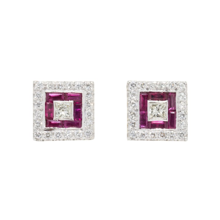Ohrtstecker mit Rubinen-Baguettes  und Diamanten zus. 1,30 ct 