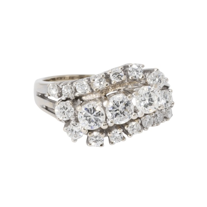 Ring mit 19 Brillanten von zus. ca. 1,0 ct,  
