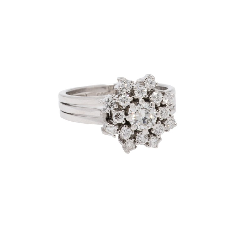 Ring mit 17 Brillanten von zus. ca. 1,0 ct,  