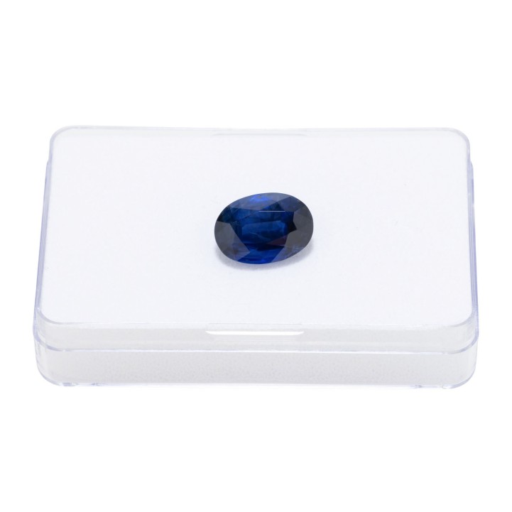 Natürlicher Madagaskar Saphir 5,69 ct, oval facettiert, leuchtend bis tiefblau 