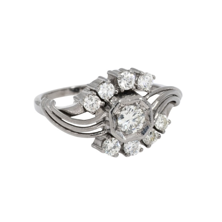 Ring mit 9 Brillanten von zus. ca. 1,10 ct, 