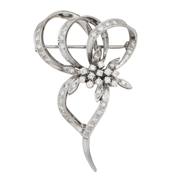 Feine Brosche der 1970er Jahre mit Brillanten zus. ca. 2,1 ct.  