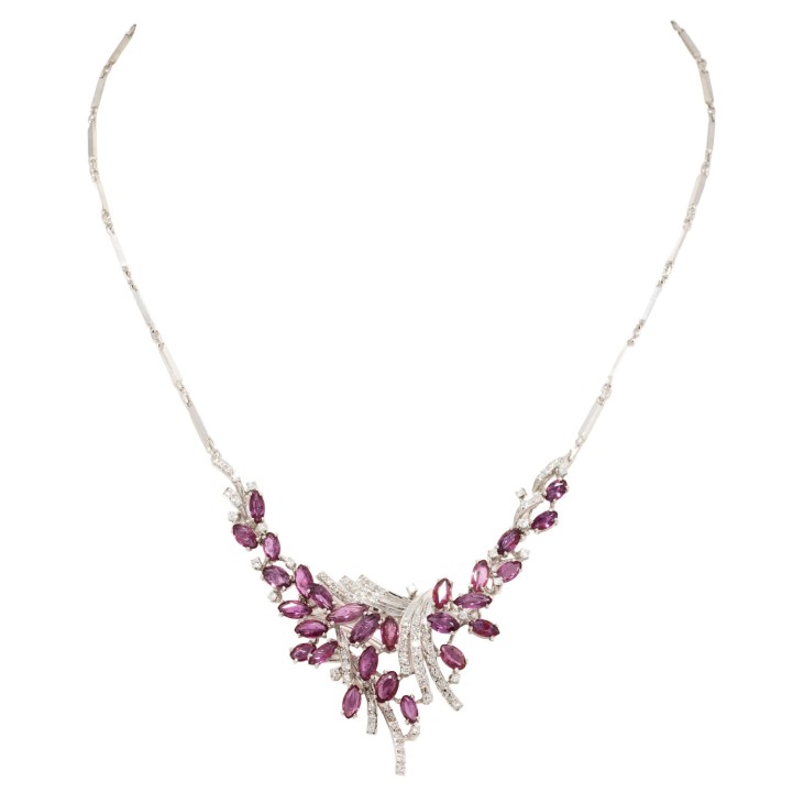 Collier mit 27 Rubinen im Navetteschliff, 