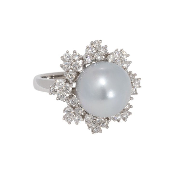 Ring mit silbergrauer Tahitiperle und Brillanten 