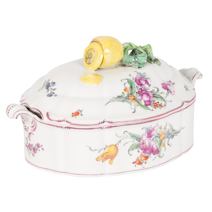 NYMPHENBURG, Deckelterrine mit Zitronenknauf, 20. Jh. 