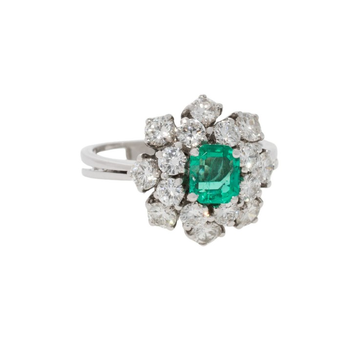 Ring mit Smaragd ca. 0,5 ct. und 16 Brillanten 
