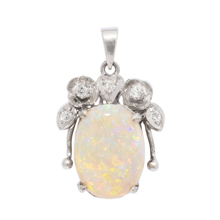 Floraler Anhänger mit 1 feinen weißen Opal (13 x10 mm) und 5 Brillanten 