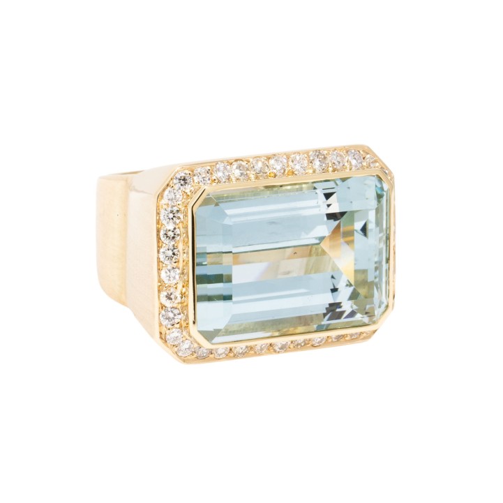 Imposanter  Ring mit 1 feinen Aquamarin 39 ct. im Achteck-Treppenschliff,  