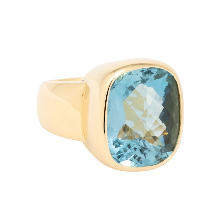 Markanter Ring mit 1 feinen farbintensiven  Aquamarin 22,62 im Briolette-Schliff, 