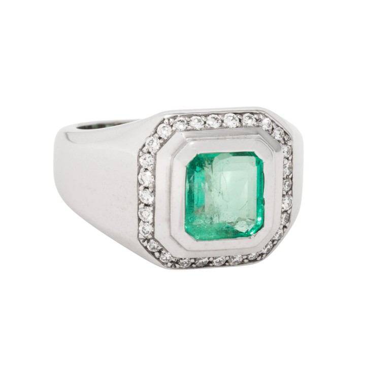 Klassischer Ring mit 1 feinen Smaragd 2,4 ct. und Brillanten zus. 0,35 ct, 