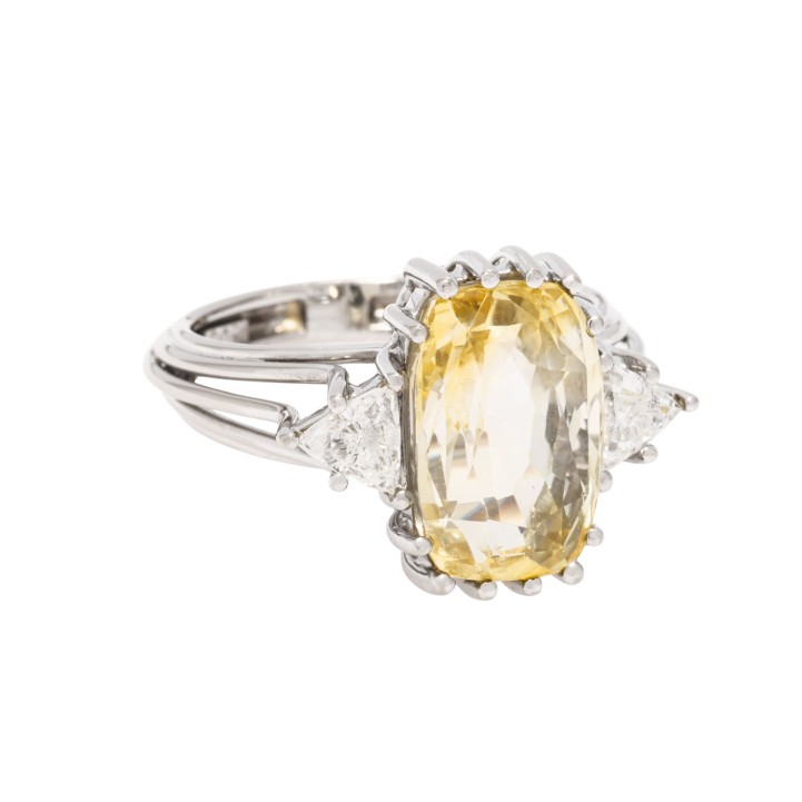 Ring mit gelbem Saphir von ca. 8 ct  
