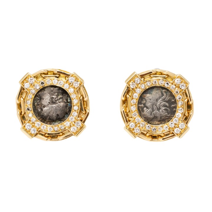 Extravavante Clip-Ohrstecker mit römischen Münzen und Brillanten von zus.  0,59 ct, 