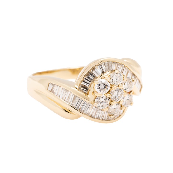 Ring mit Diamanten im Brillant-, Baguette- 