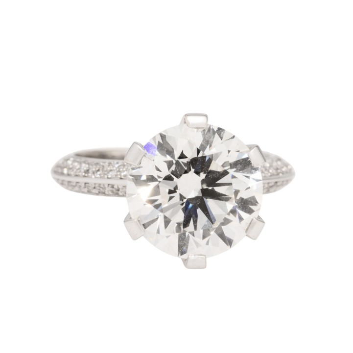 Ring mit Brillant von 5,81 ct (punz),  
