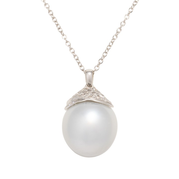 Anhänger mit feiner weißer Südseeperle, sowie Brillanten Pavé 0,57 ct. 