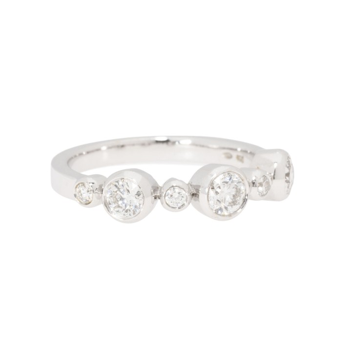 Ring mit 7 Brillanten zus. ca. 0,75 ct,  